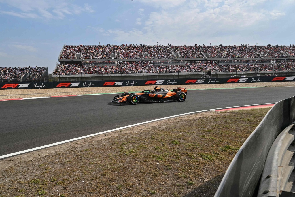 迈凯伦碾压雷诺车队,皮亚斯特里点燃赛场 迈凯伦碾压雷诺车队,皮亚斯特里点燃赛场