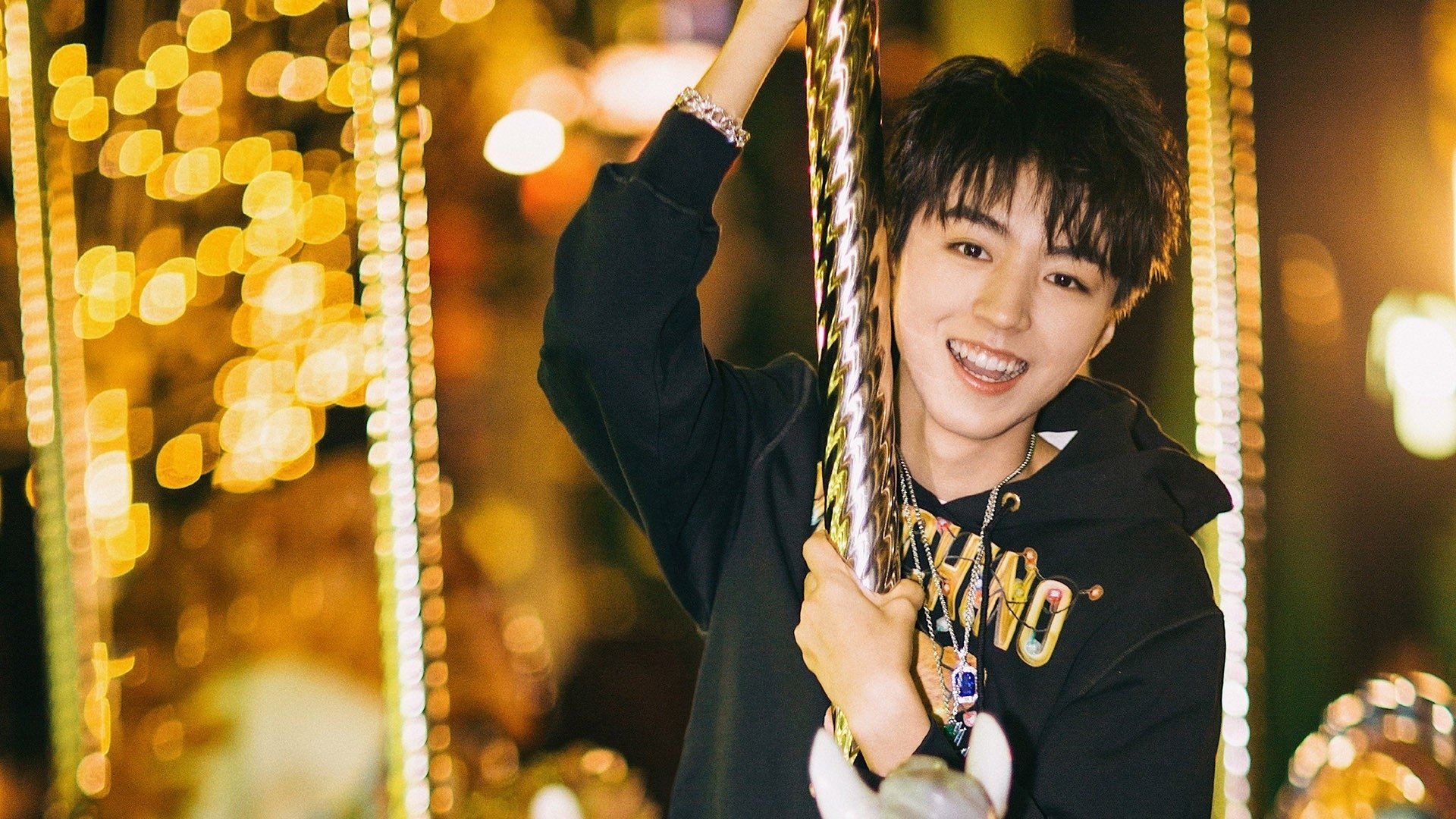 许昕的弧线惊艳跨界，当乒乓球精神碾压绿茵场