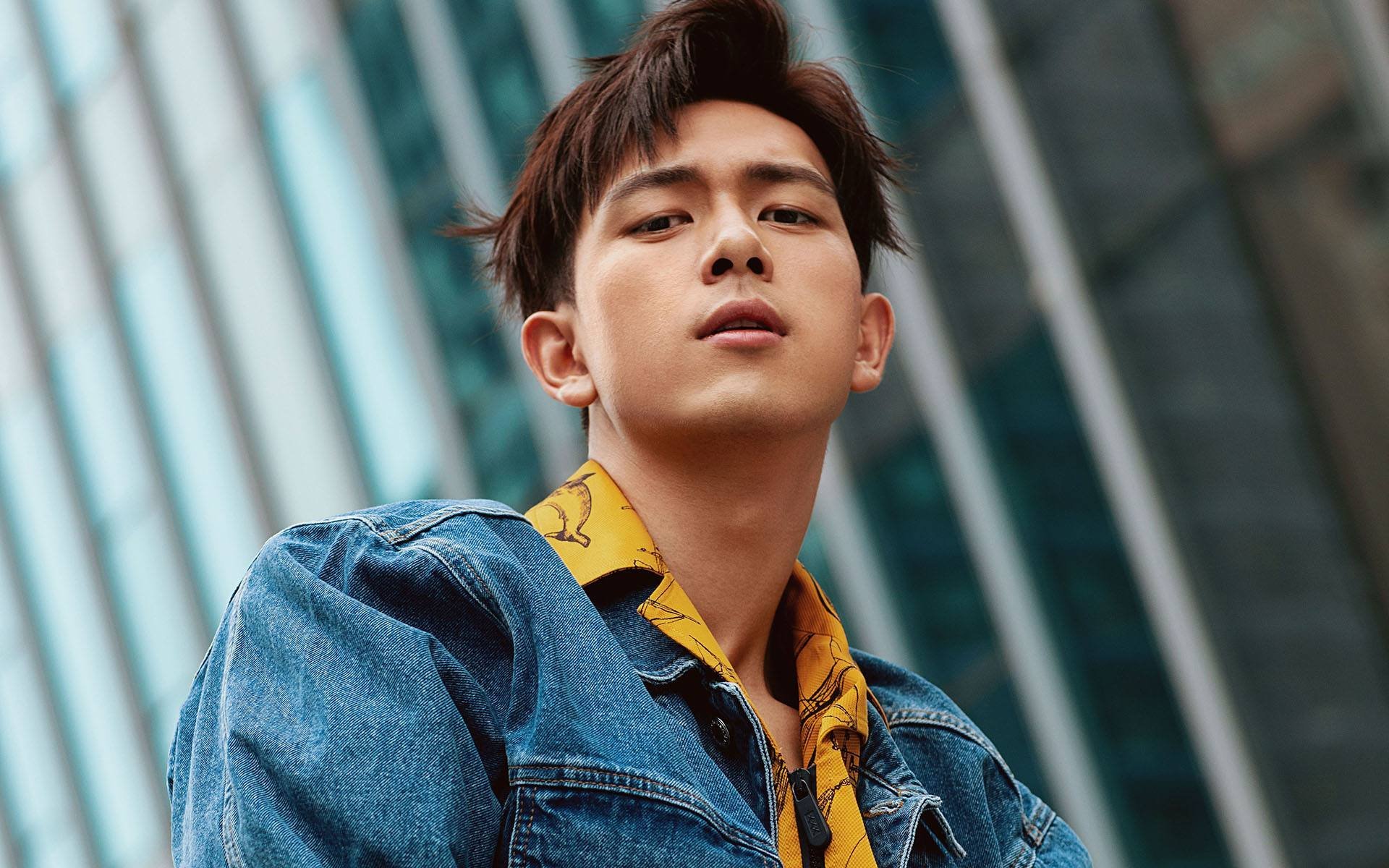 夜速狂飙,F1揭幕战霍勒迪连续得分拉开差距,新赛季序幕就此点燃