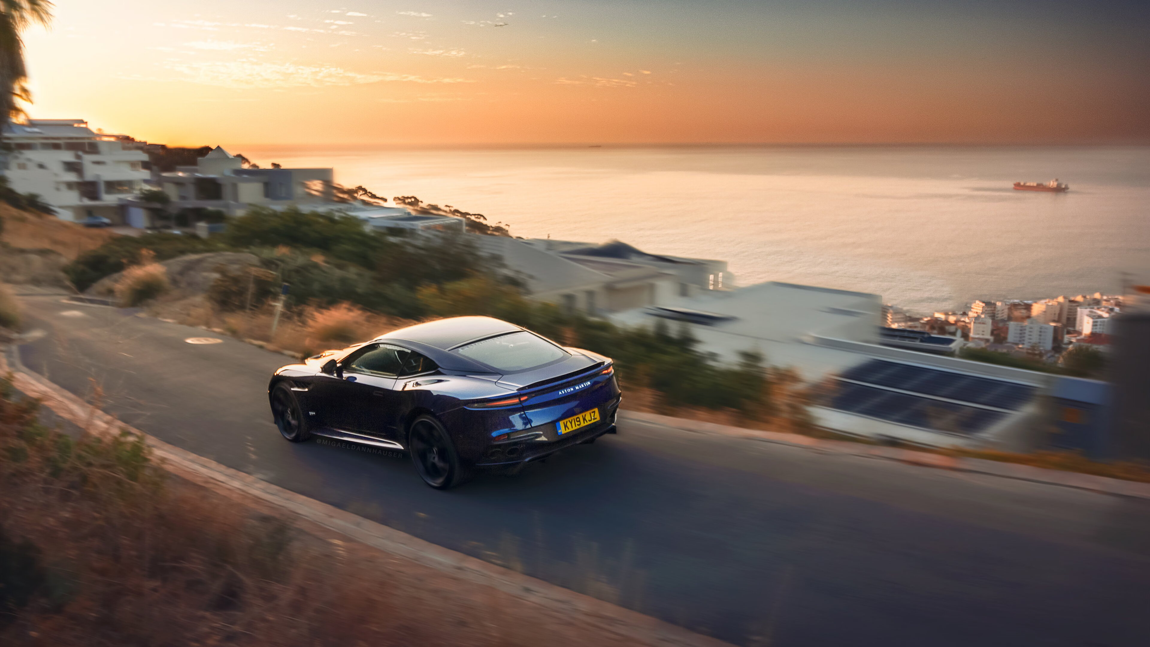 铁栅之外，亦是绿茵，门迪的沉默救赎